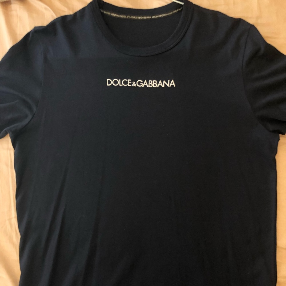 Dolce and Gabbana t shirt (AUTHENTIC)